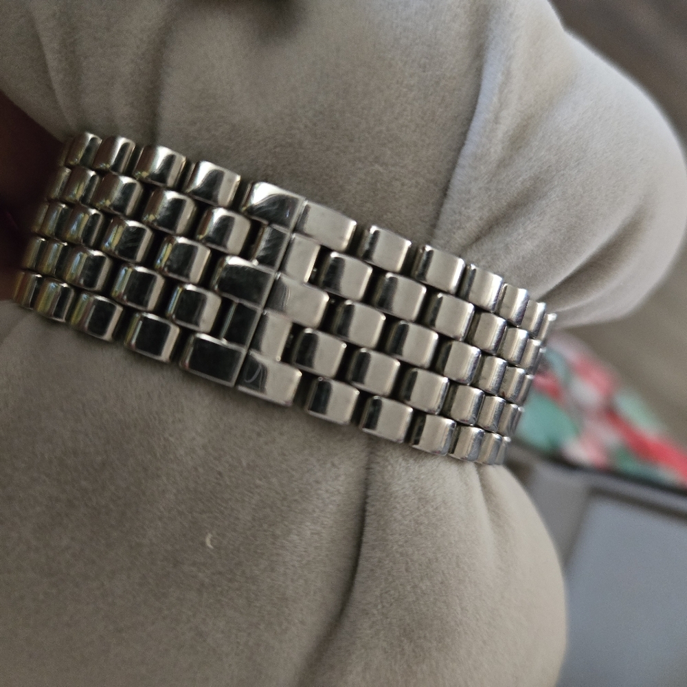 WOMENS GUCCI " G" WATCH - Picture 8 of 12